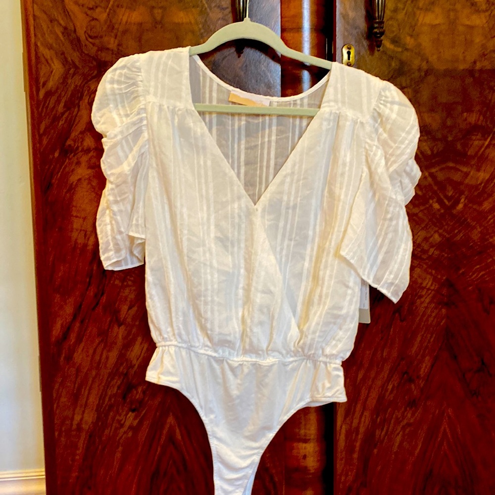 Beautiful white blouse-bodysuit from Lizard Thicket size medium nwot
